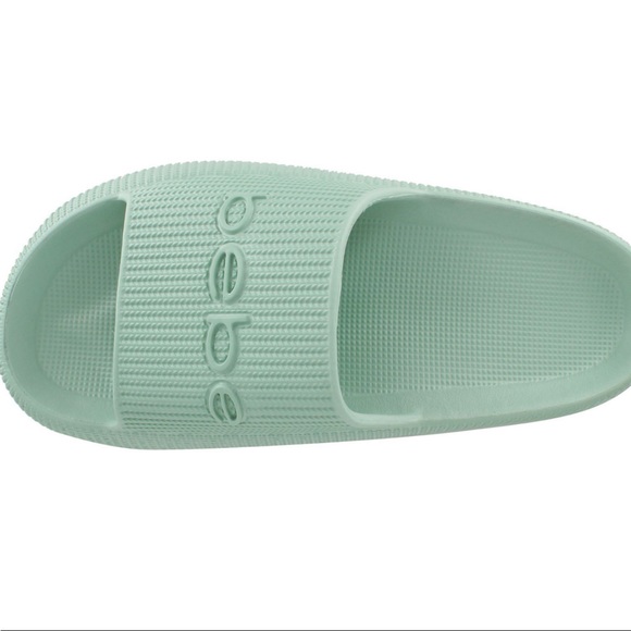 bebe Malga pool slide sandal with bebe logo for casual look - Picture 3 of 10